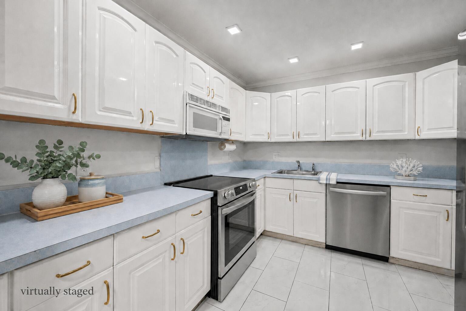 22615 SW 66th Avenue # 208 — Photo 4