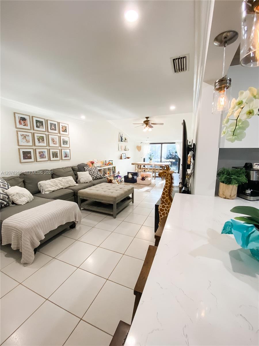 10050 SW 137th Ct — Photo 4