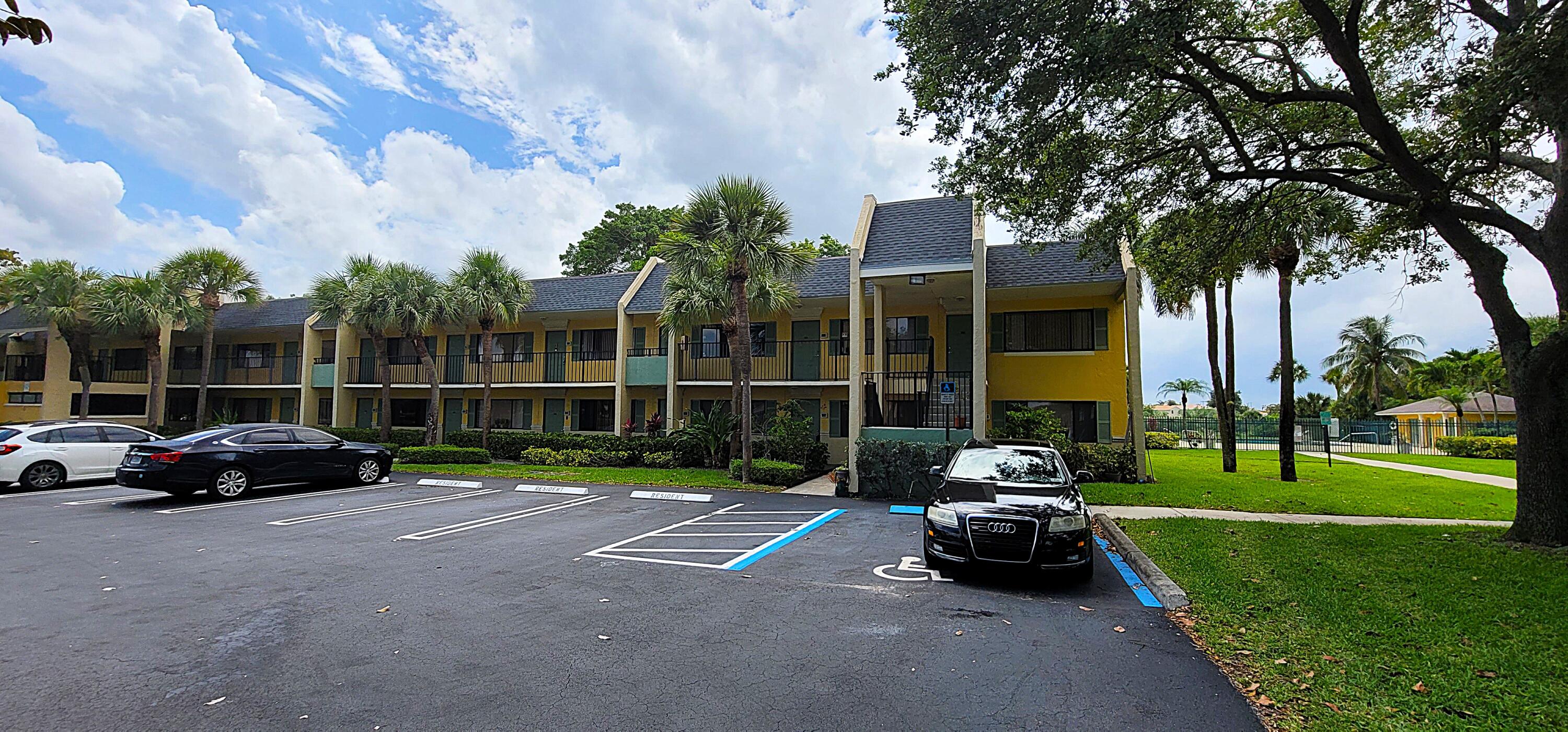 1523 Meadows Circle W, Boynton Beach FL 33436