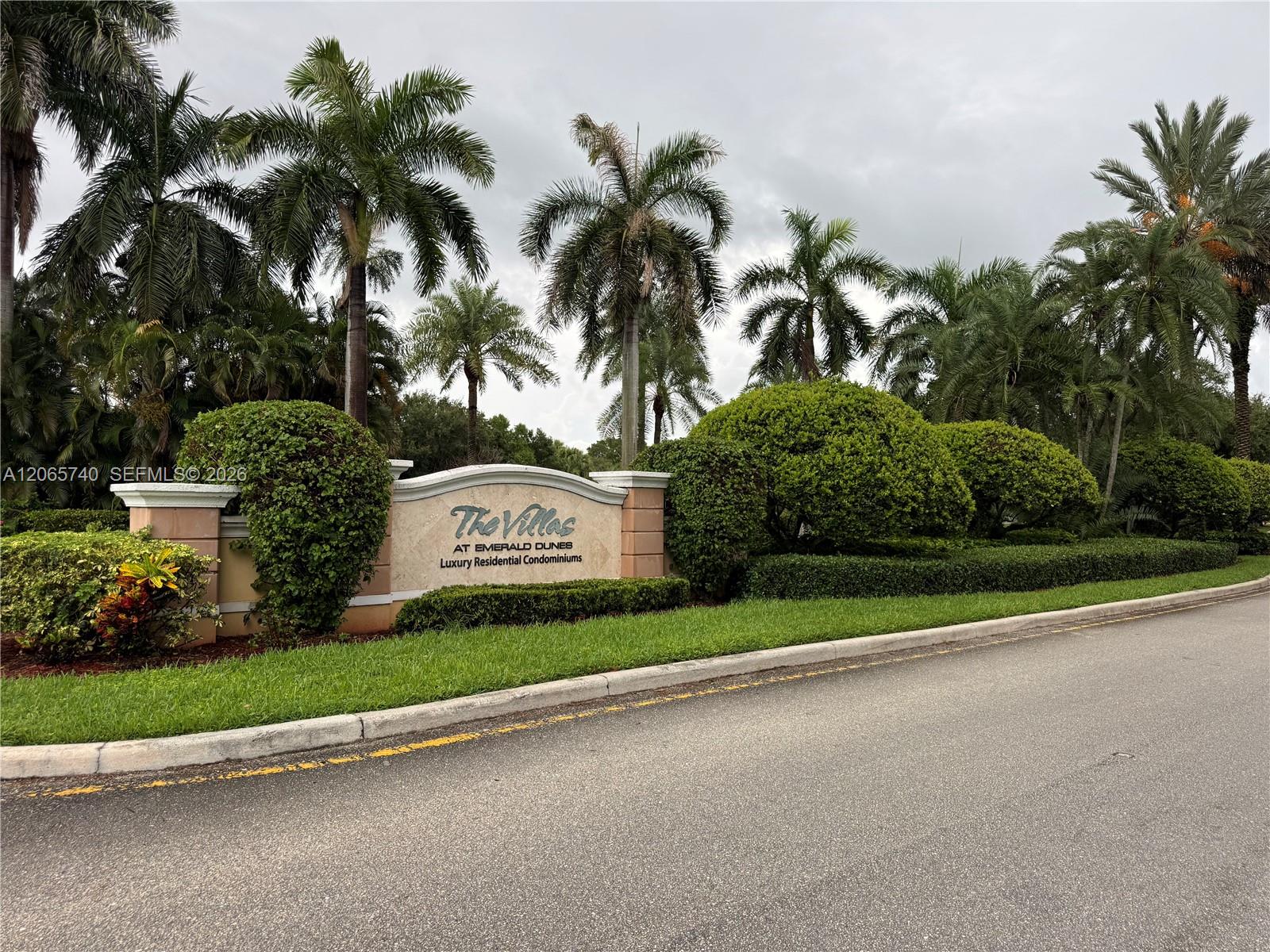 6482 Emerald Dunes Dr # 303, West Palm Beach FL 33411