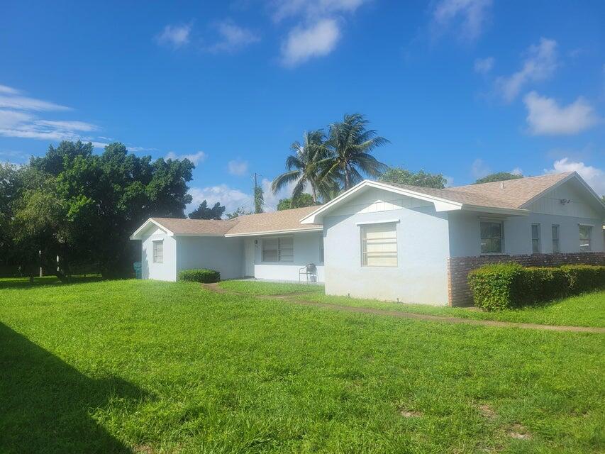 242 SE 24th Avenue, Boynton Beach FL 33435