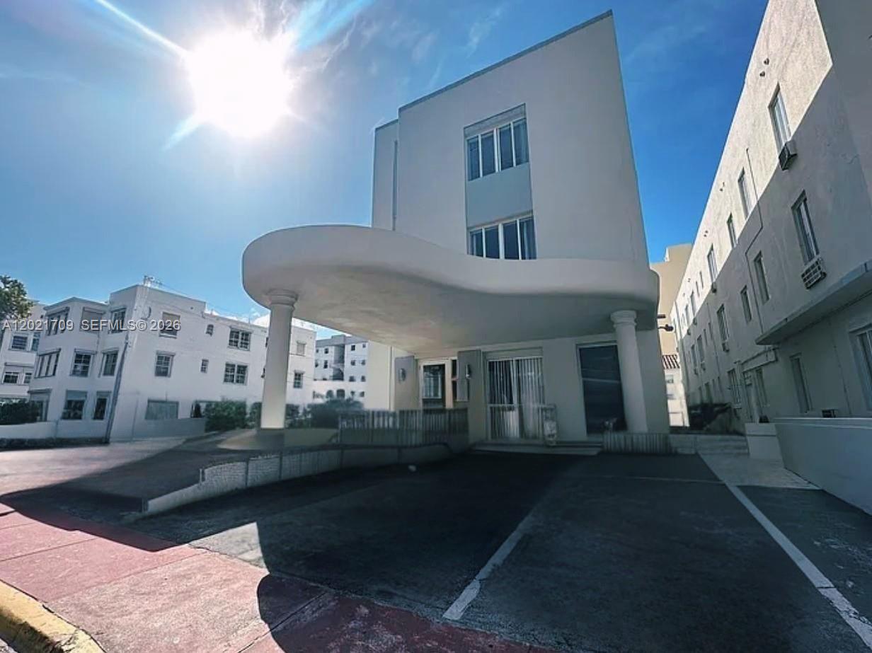 3700 Collins Ave # 306, Miami Beach FL 33140