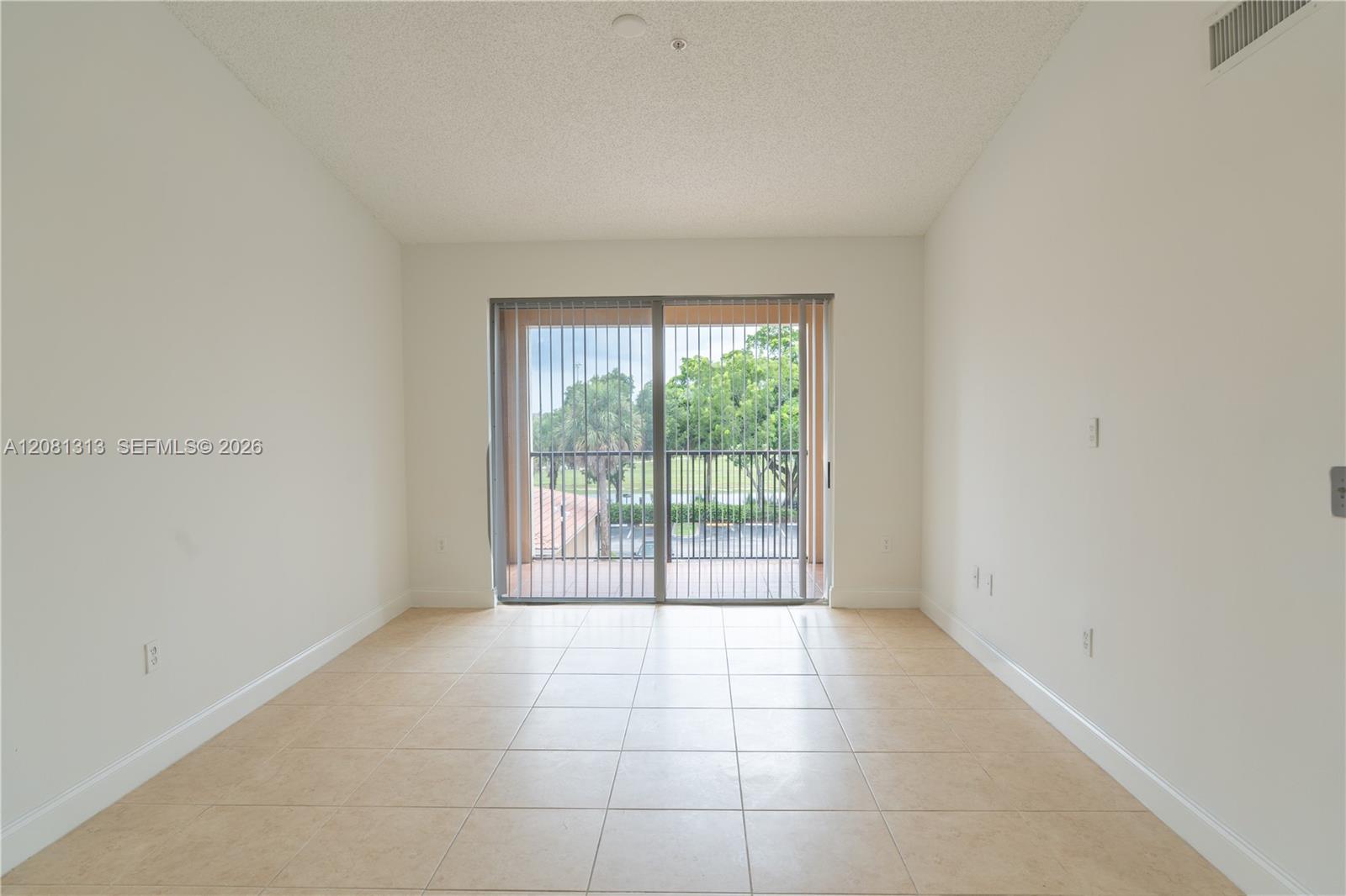 7920 N Nob Hill Rd # 305 — Photo 3