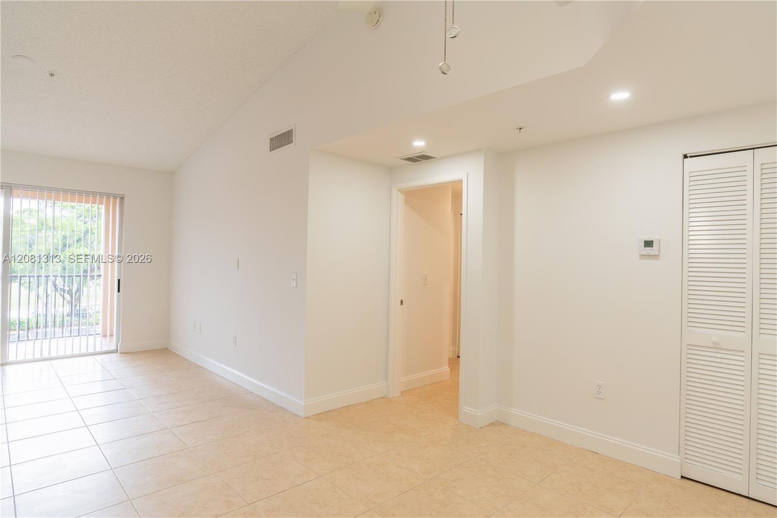 7920 N Nob Hill Rd # 305 — Photo 4