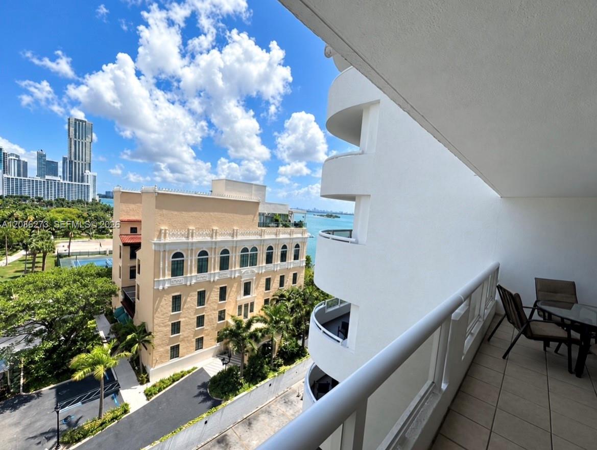 1717 N Bayshore Dr # 1038 — Photo 3