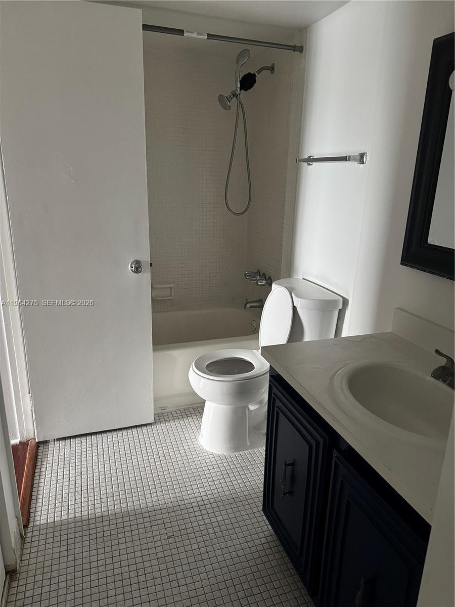 496 NW 165th St Rd # 614 — Photo 4