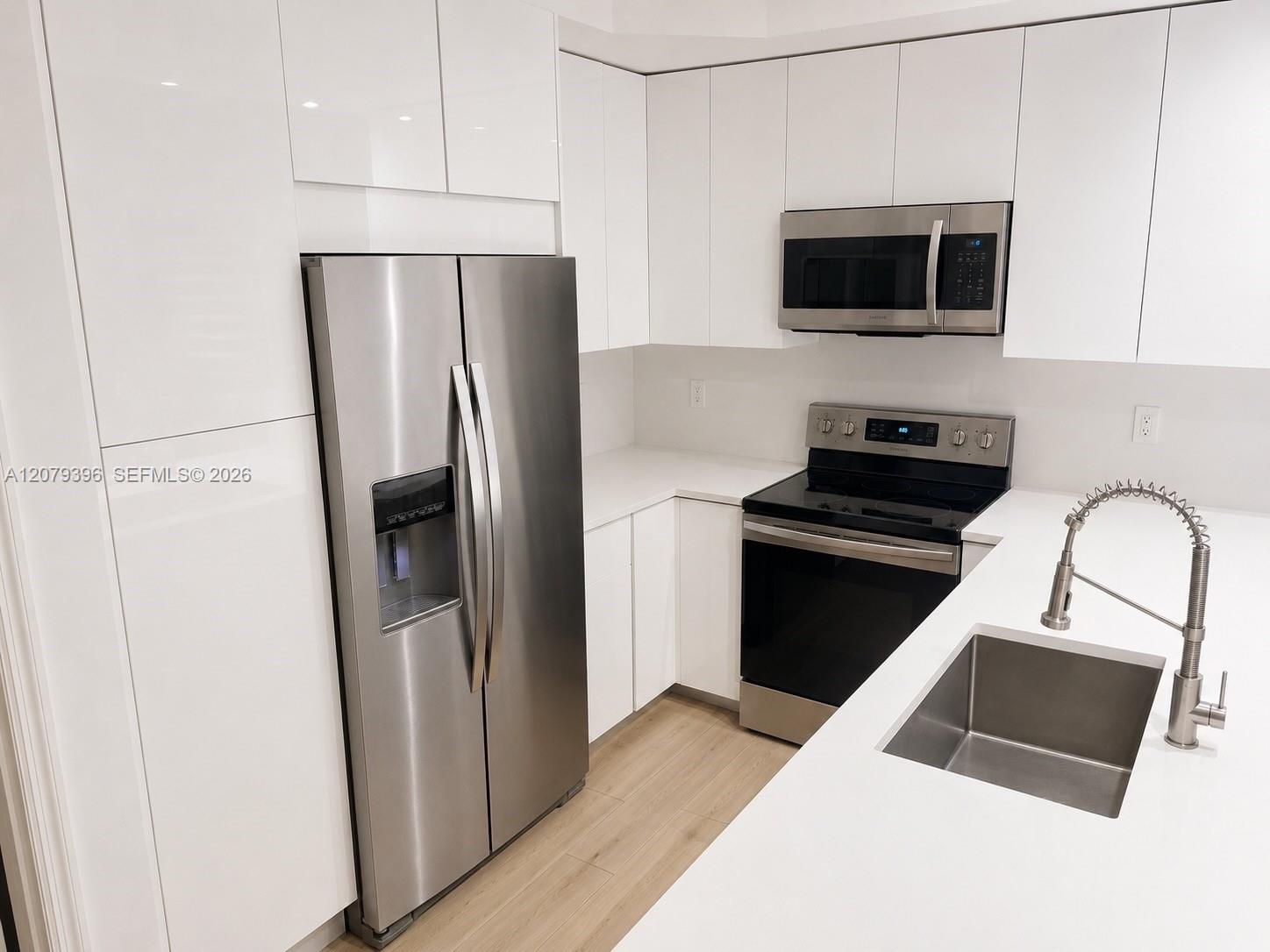 744 SW 106th Ave # 2001 — Photo 4