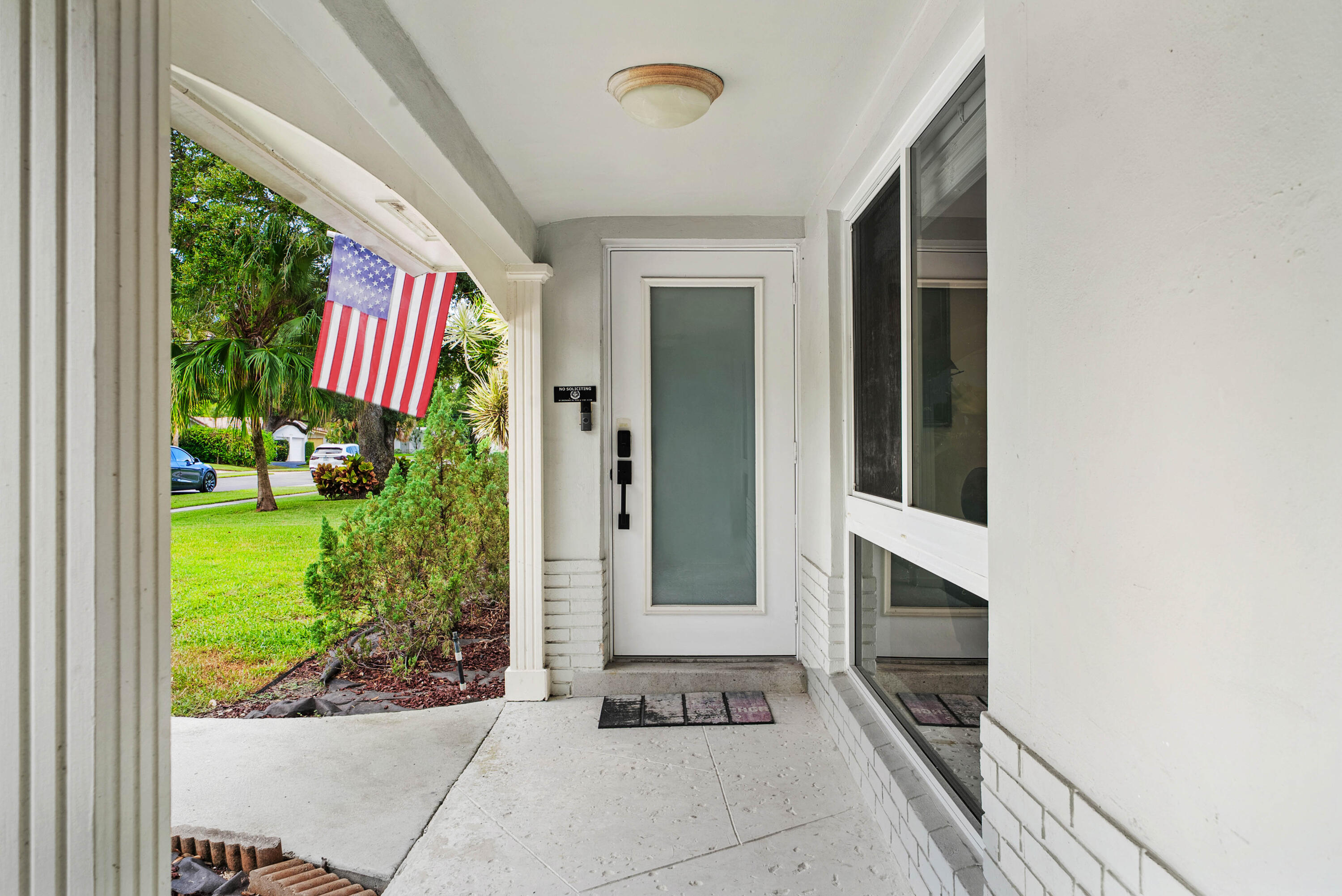 648 SW 3RD Street — Photo 3