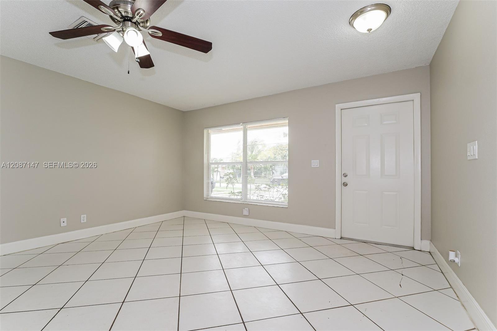6129 Moonbeam Dr — Photo 2