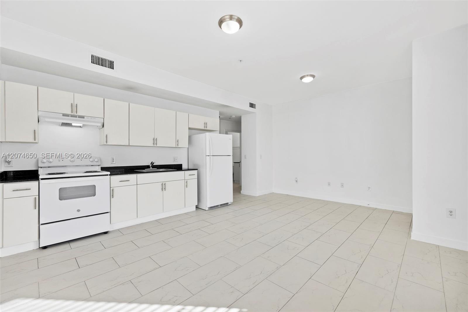405 E 7th St # 203 — Photo 2