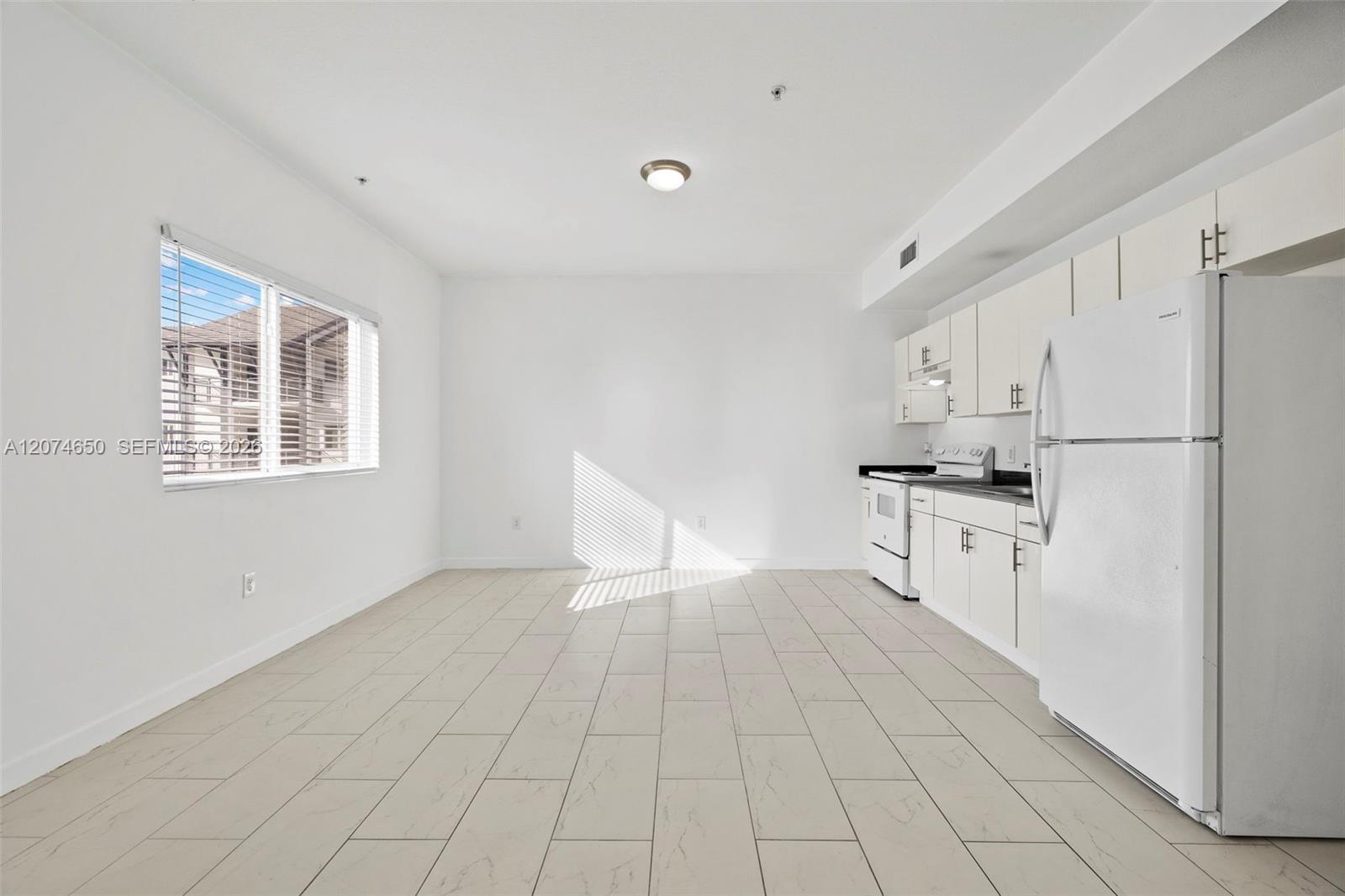 405 E 7th St # 203 — Photo 3
