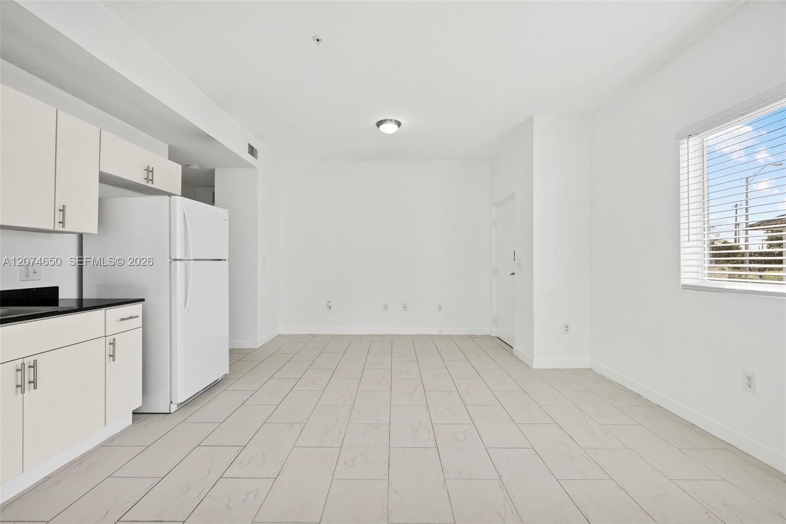 405 E 7th St # 203 — Photo 4
