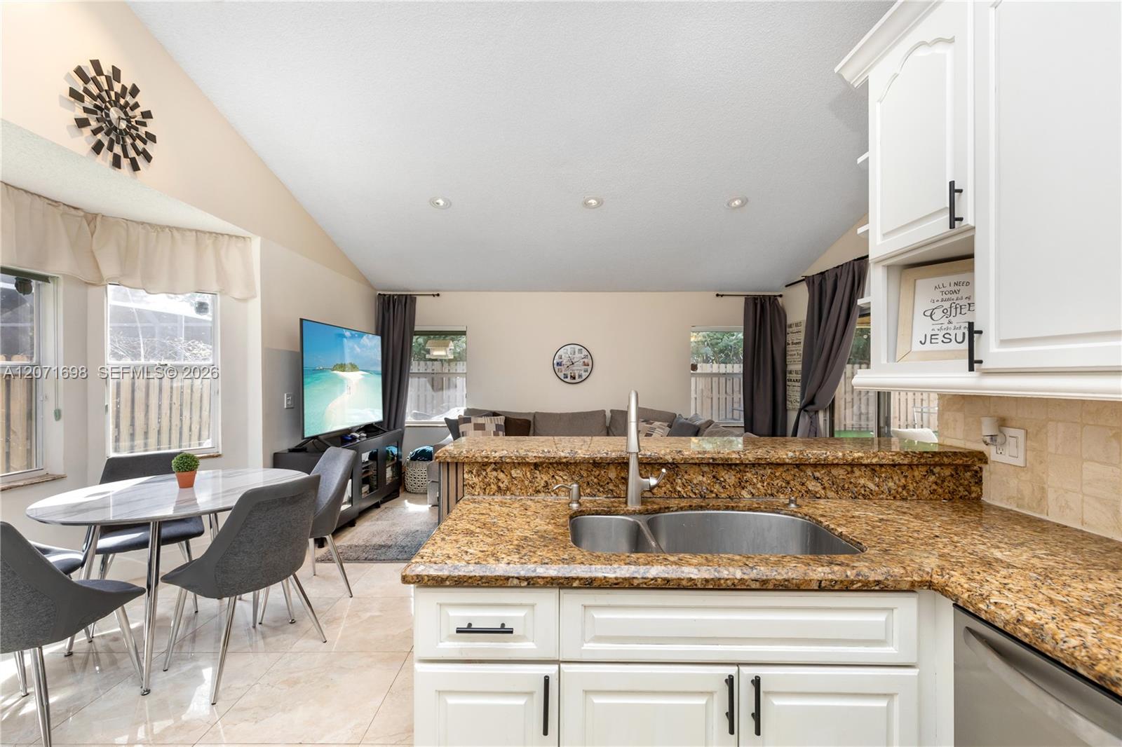 7101 NW 44th Ln — Photo 5