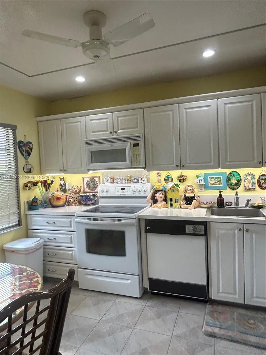 9205 Pecky Cypress Ln # 8F — Photo 3