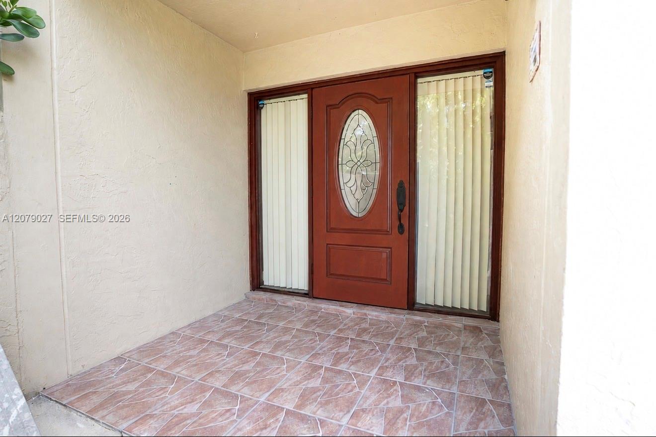 14295 Kendale Lakes Cir — Photo 2