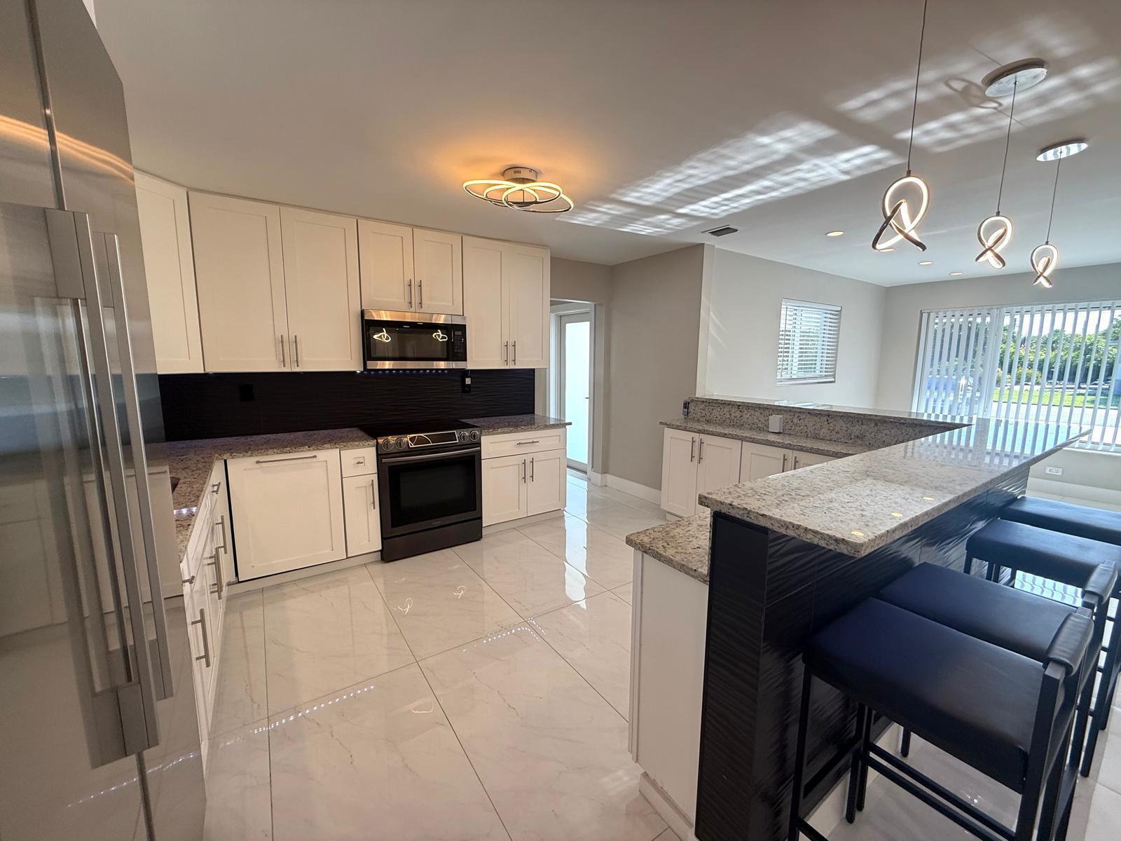 4901 NE 13TH Terrace — Photo 3
