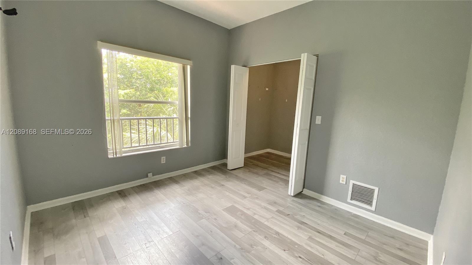 2941 Riverside Dr # 304 — Photo 5