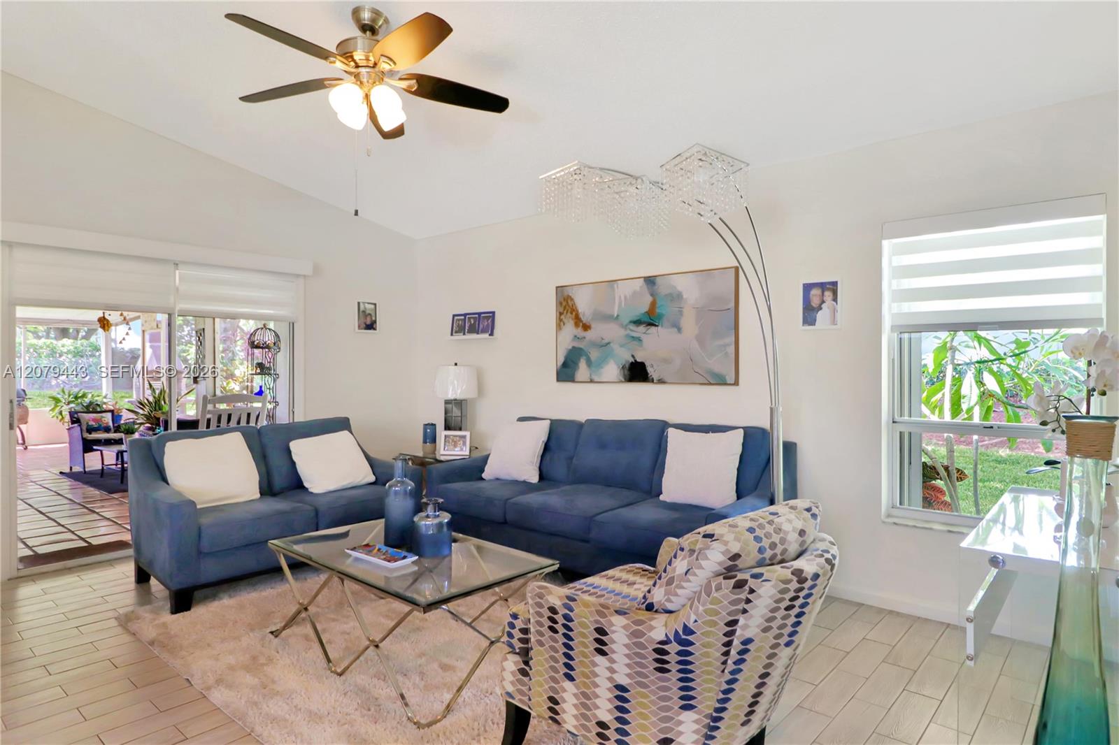 590 SE 19th Dr — Photo 3