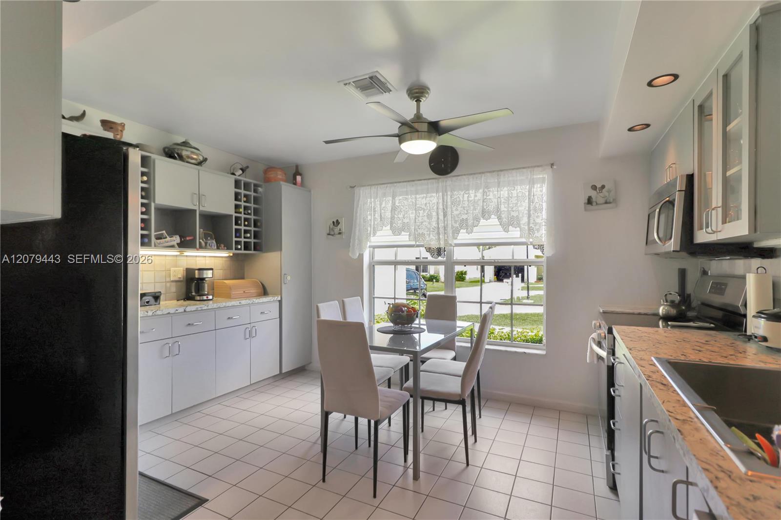 590 SE 19th Dr — Photo 5
