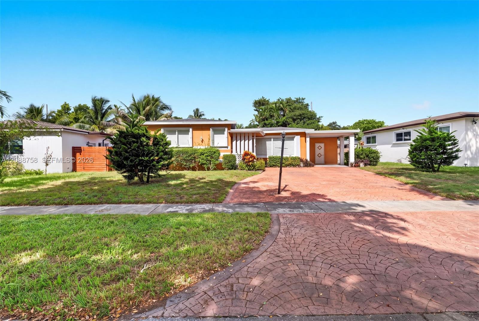 12140 NE Miami Ct — Photo 3