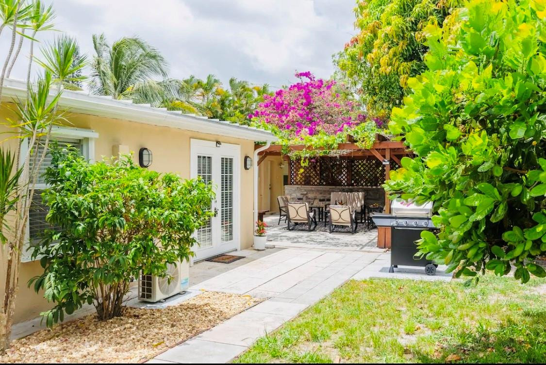 279 Hach Lane, West Palm Beach FL 33415
