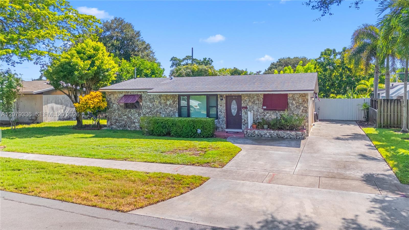 311 SW 70th Ter — Photo 4