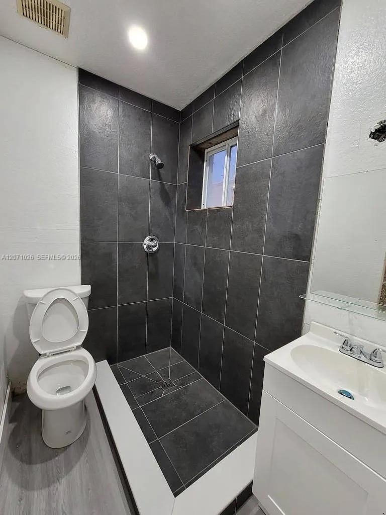 734 SW 4th St # 6 — Photo 2