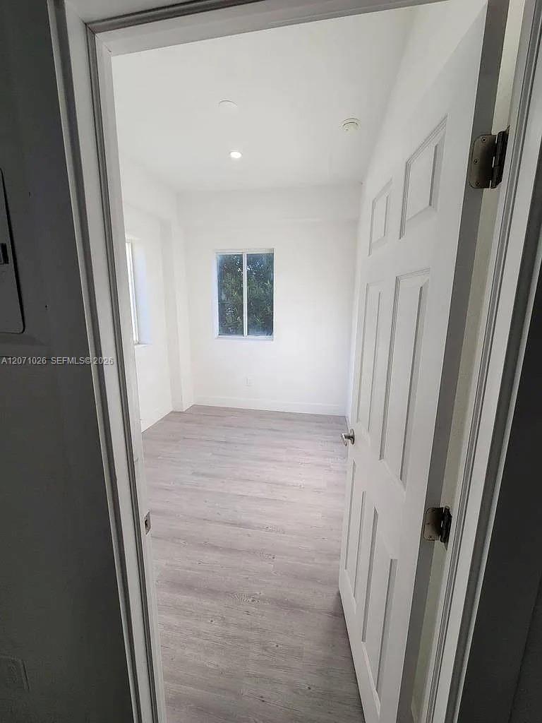 734 SW 4th St # 6 — Photo 3