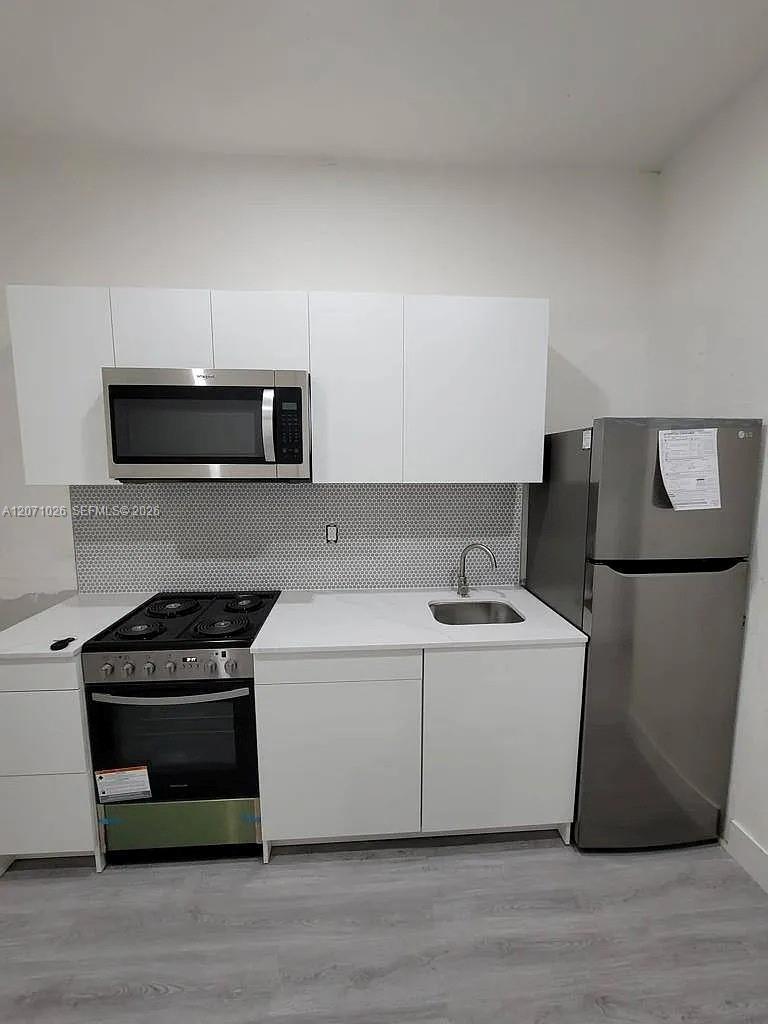 734 SW 4th St # 6 — Photo 4