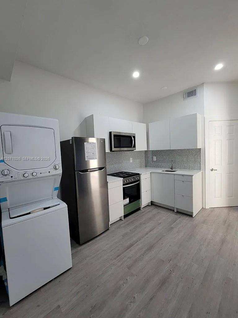 734 SW 4th St # 6 — Photo 5