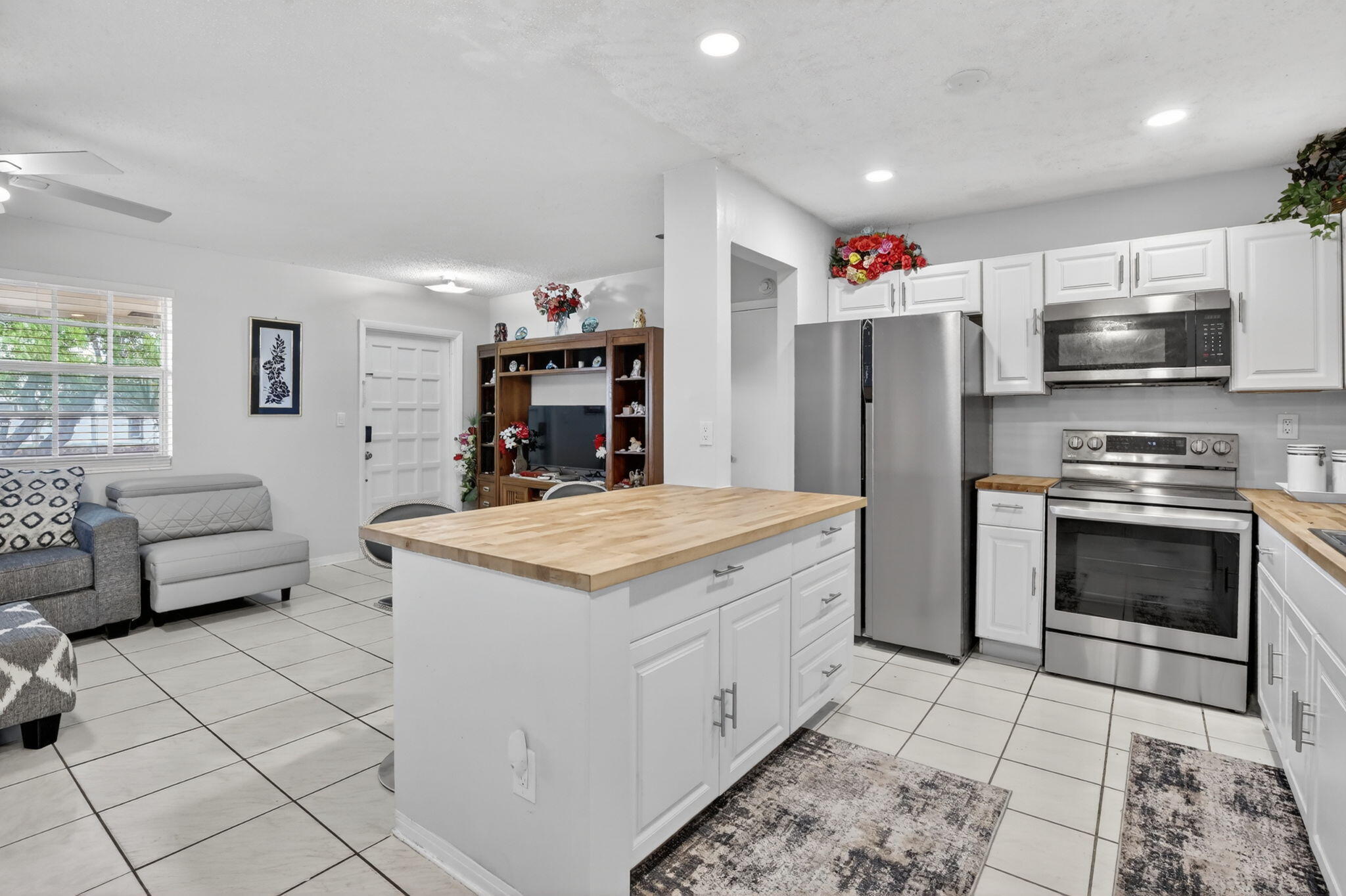 1411 NW 89th Avenue, Pembroke Pines FL 33024
