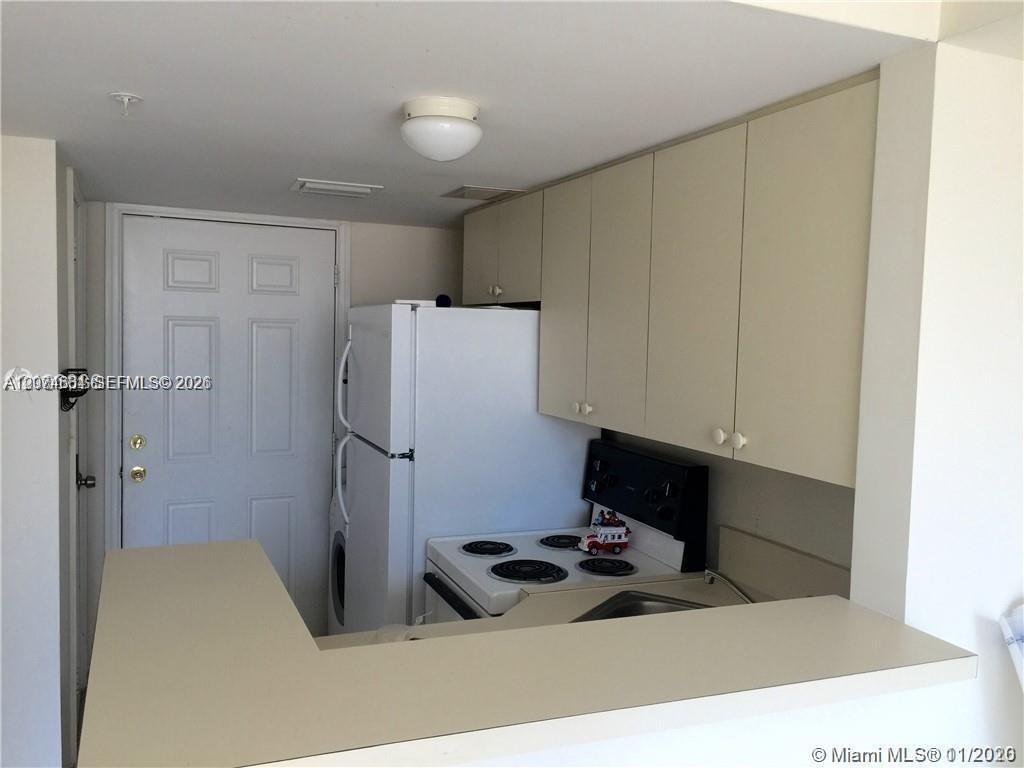 450 SW 3rd St # 15, Miami FL 33130