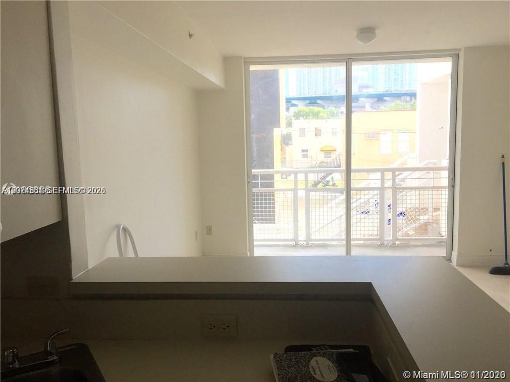 450 SW 3rd St # 15 — Photo 3