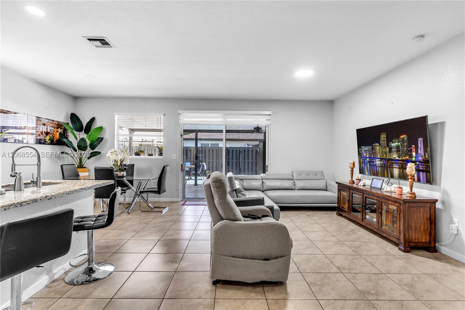 4189 NE 20th St View 7