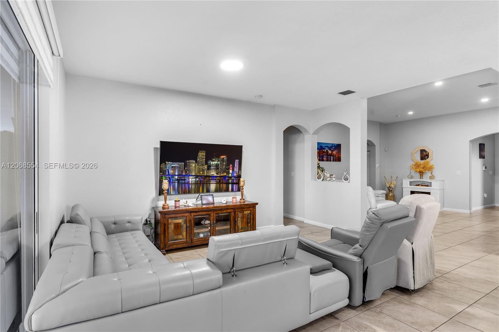 4189 NE 20th St View 8