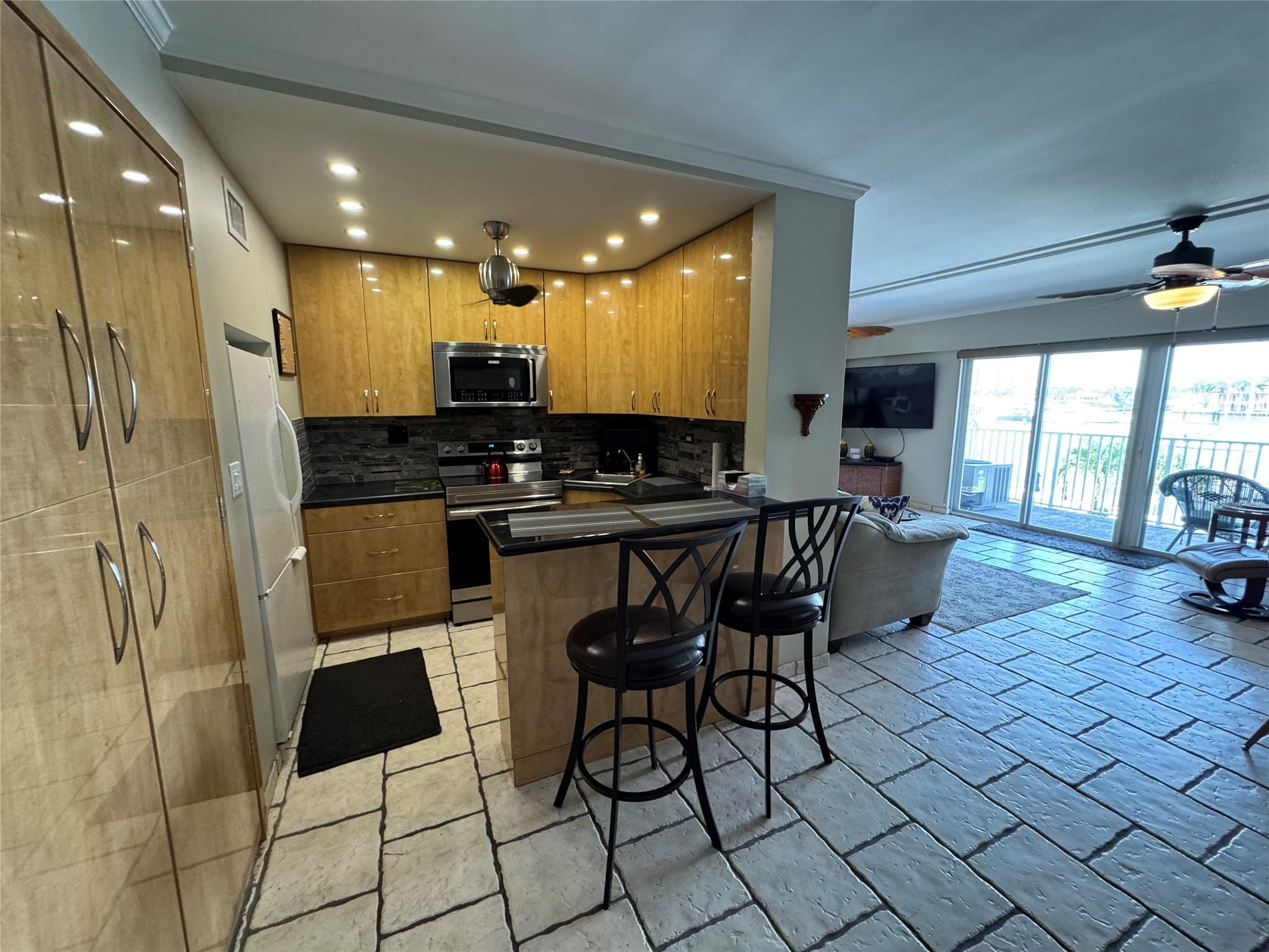 95 N Birch Road # 301 — Photo 4