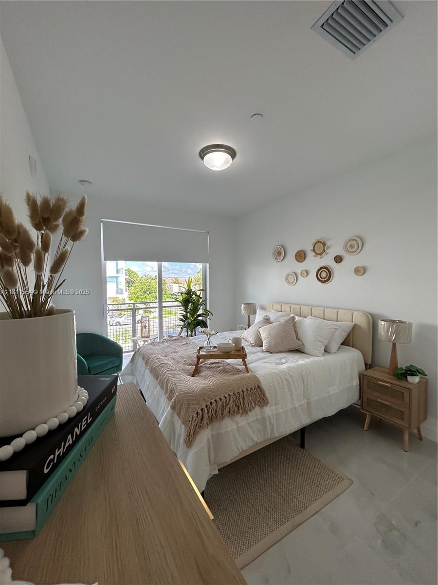 1010 SW 69th Ave # 212 — Photo 4