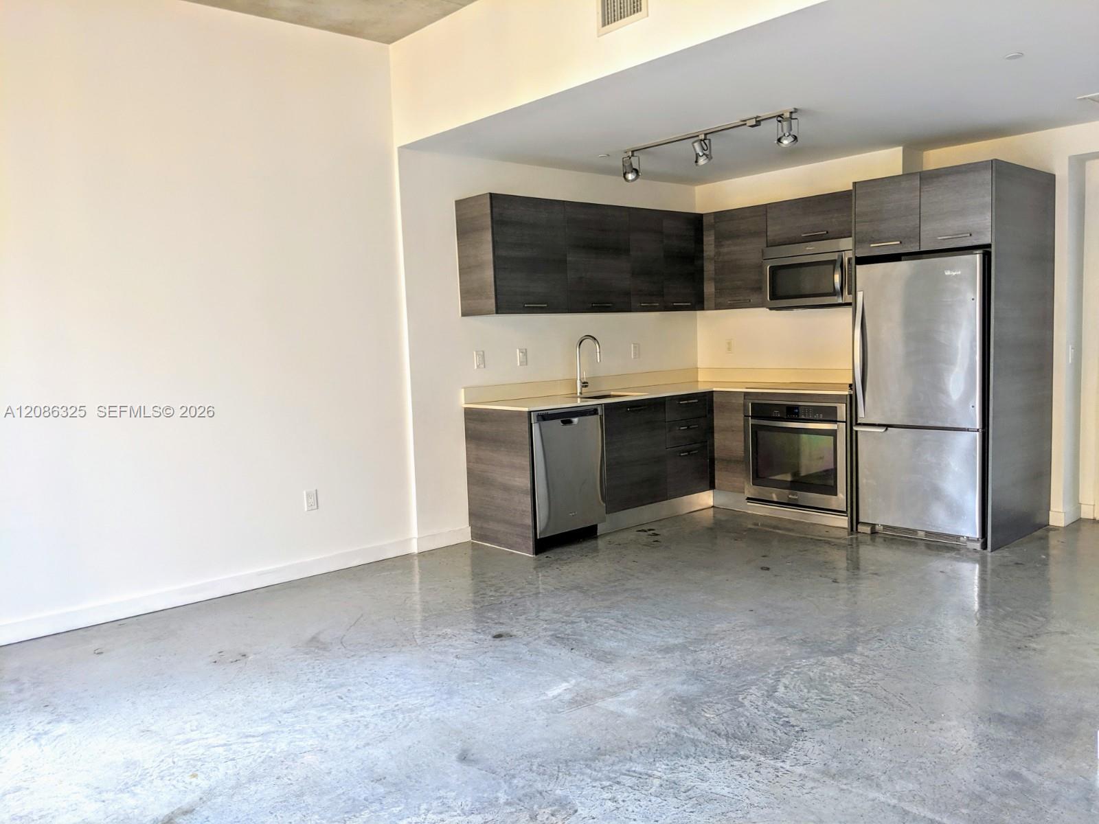 151 SE 1st # 1007 — Photo 2