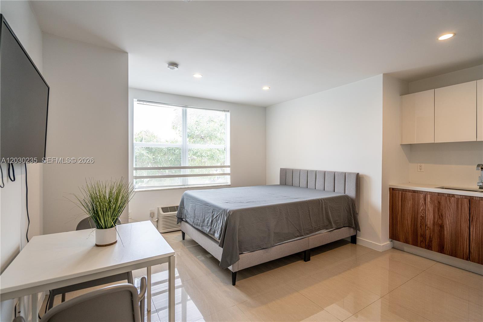 924 Marseille Dr # 26, Miami Beach FL 33141