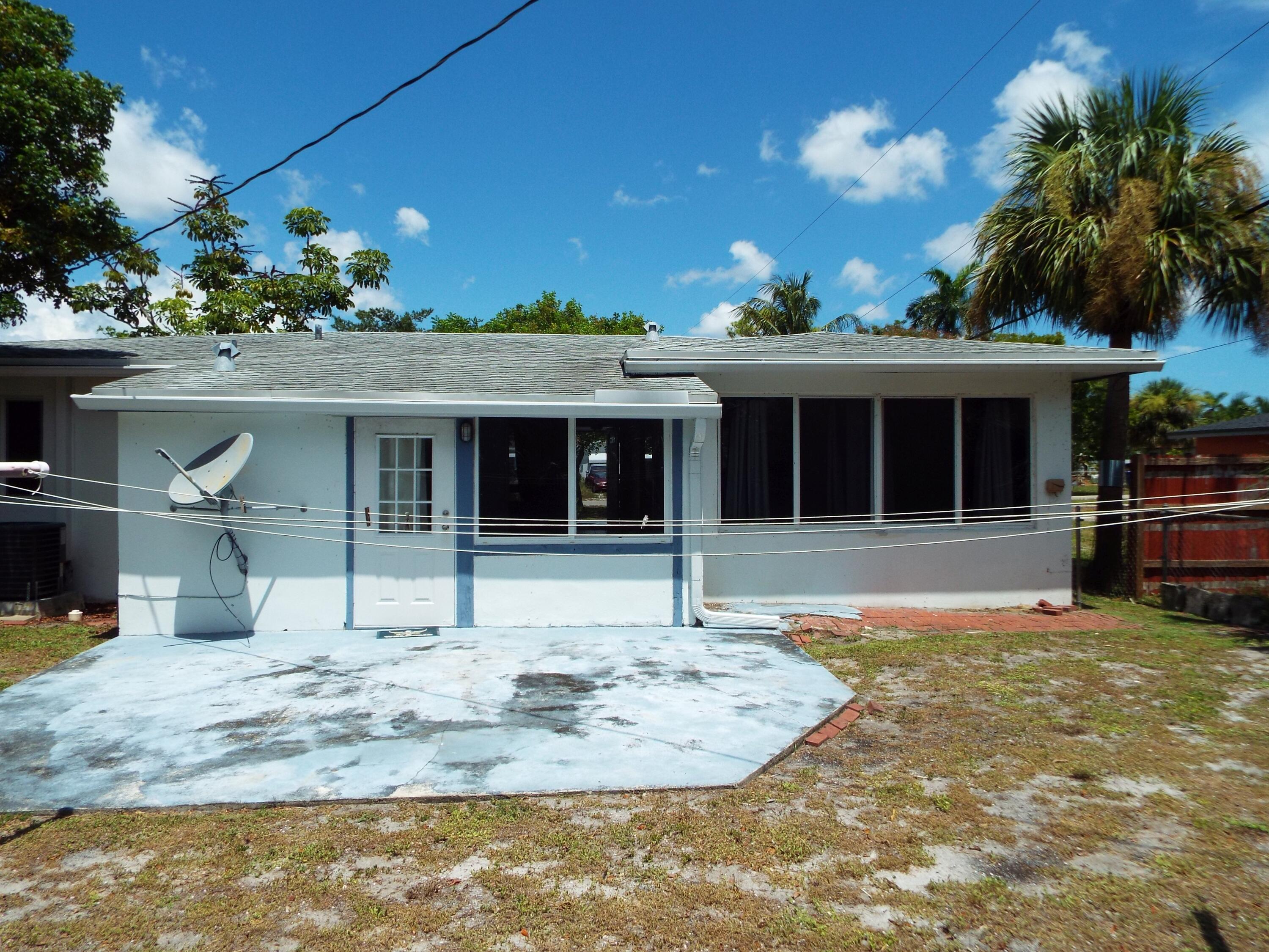 2600 SW 5th Street — Photo 2
