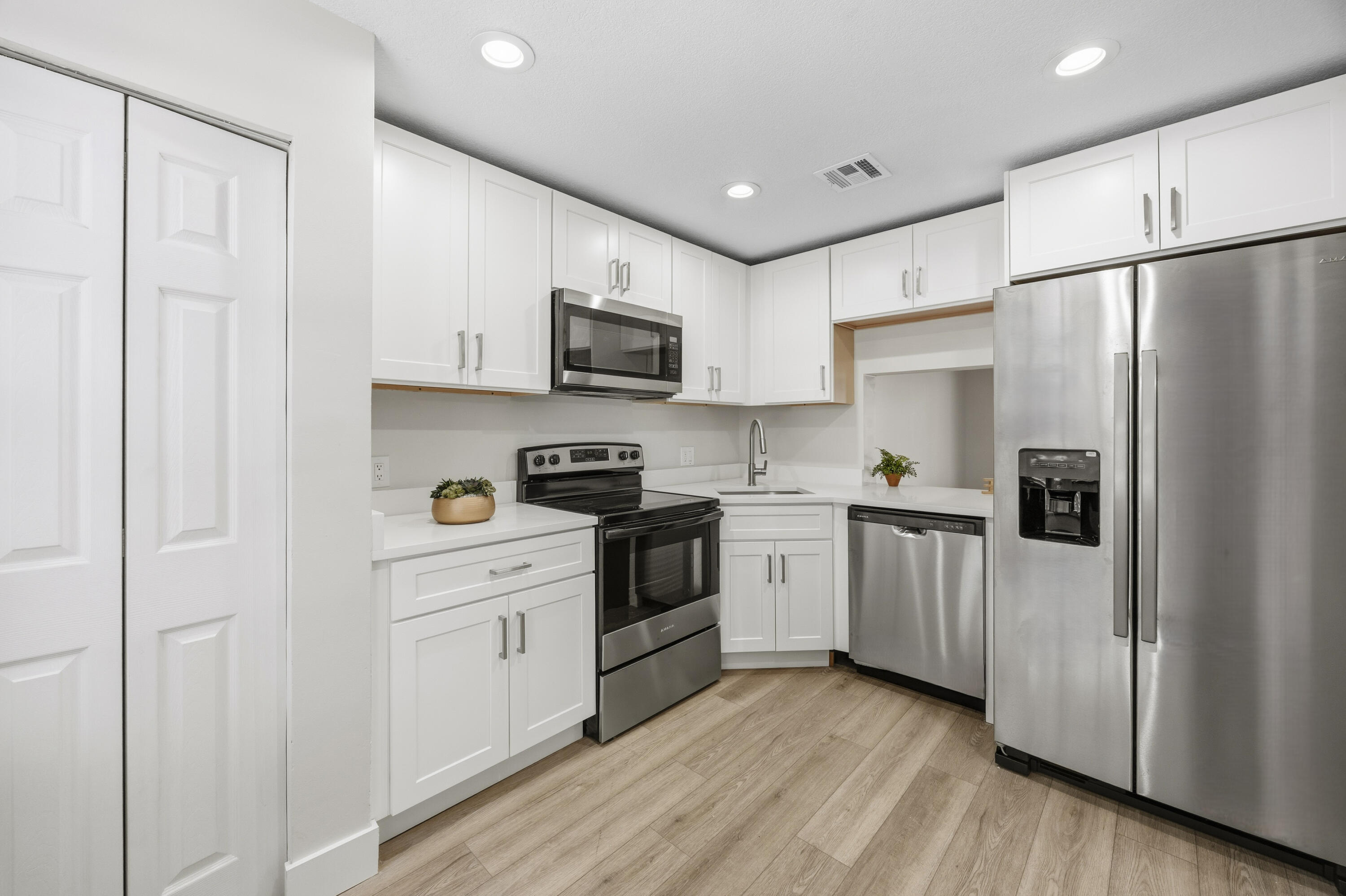 4161 NW 9TH Avenue # 5 — Photo 4