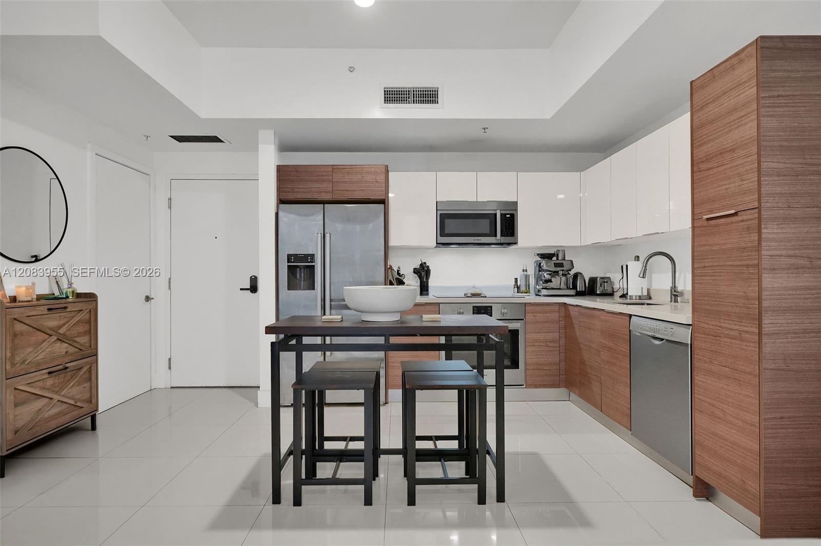 1010 SW 2nd Ave # 2005 — Photo 4