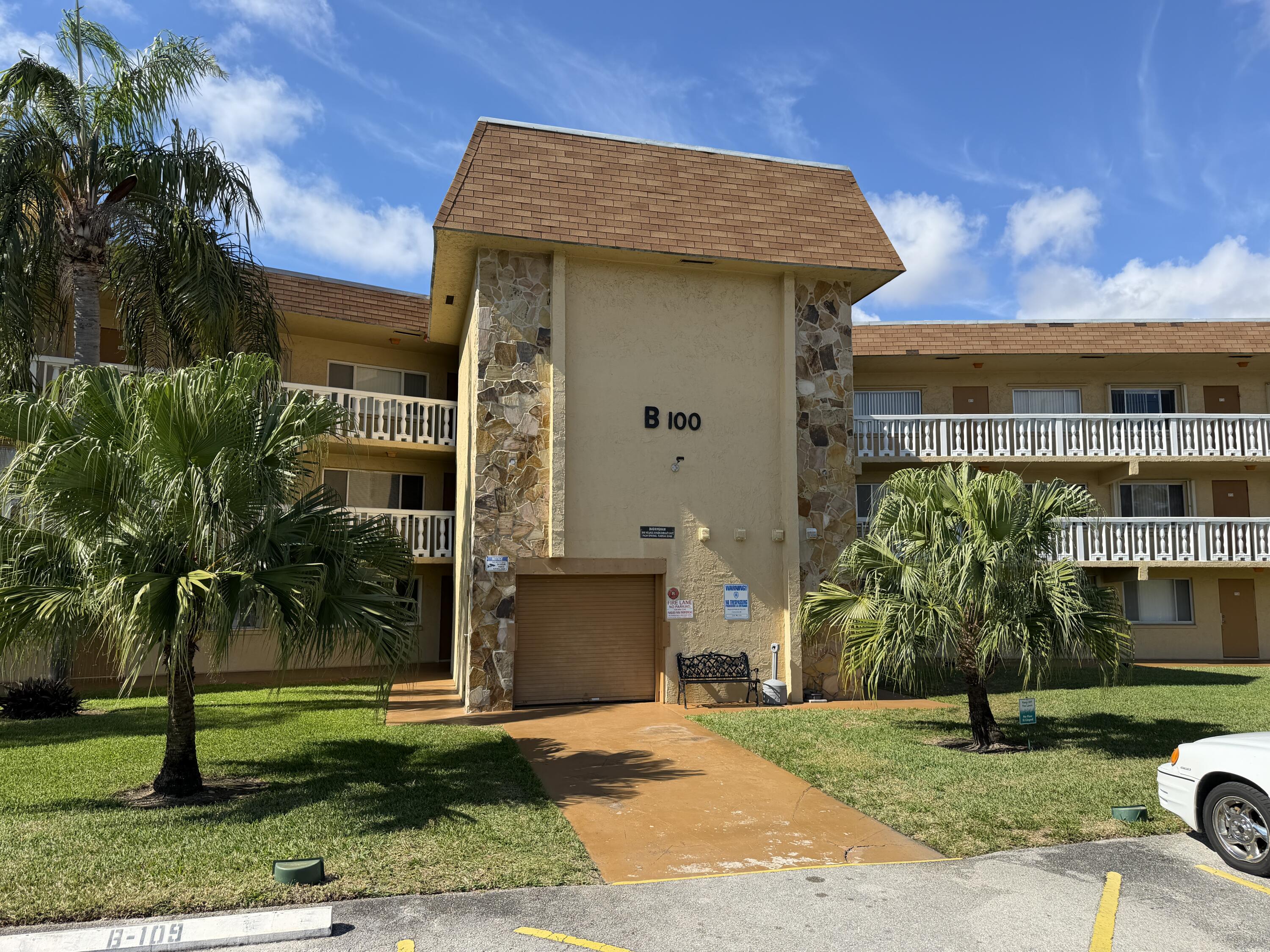 100 Village Green Circle E # 312, Palm Springs FL 33461