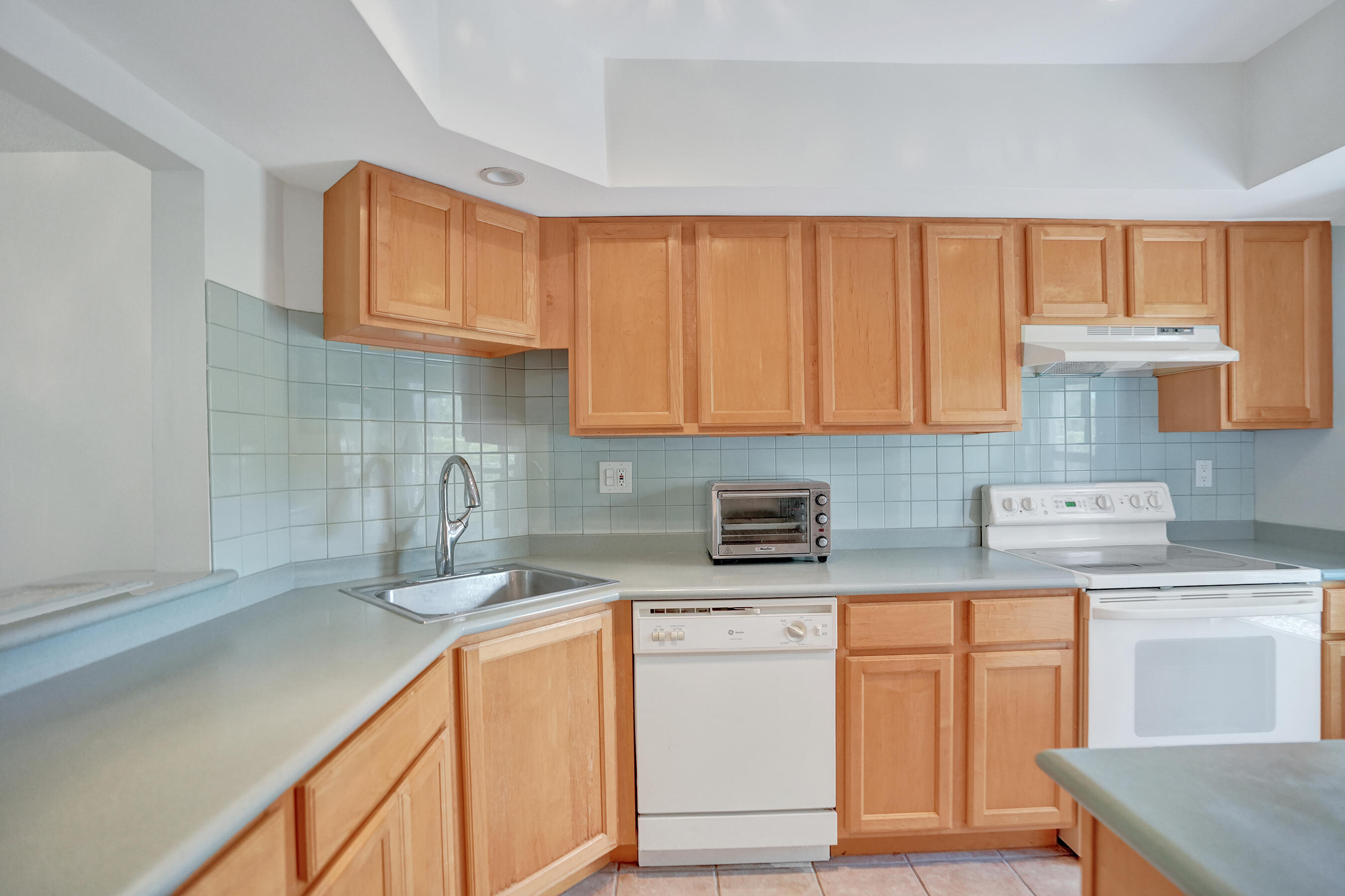 900 SW 12th Street # 100 — Photo 3
