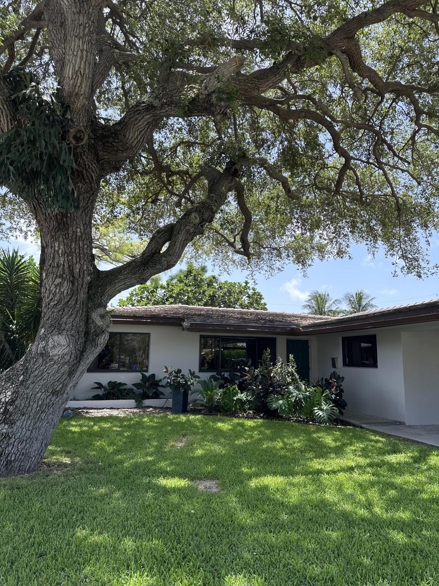 2001 N VICTORIA PARK Road, Fort Lauderdale FL 33305