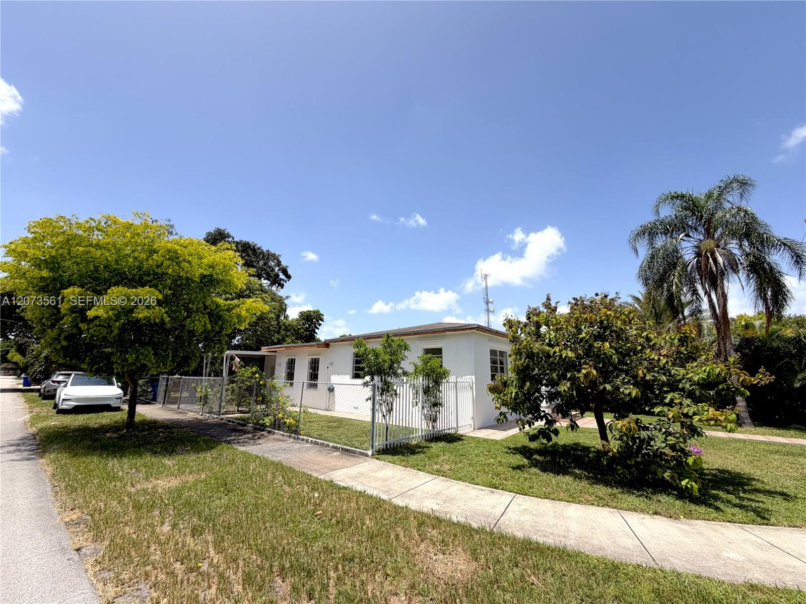 120 SW 59th Ave — Photo 3