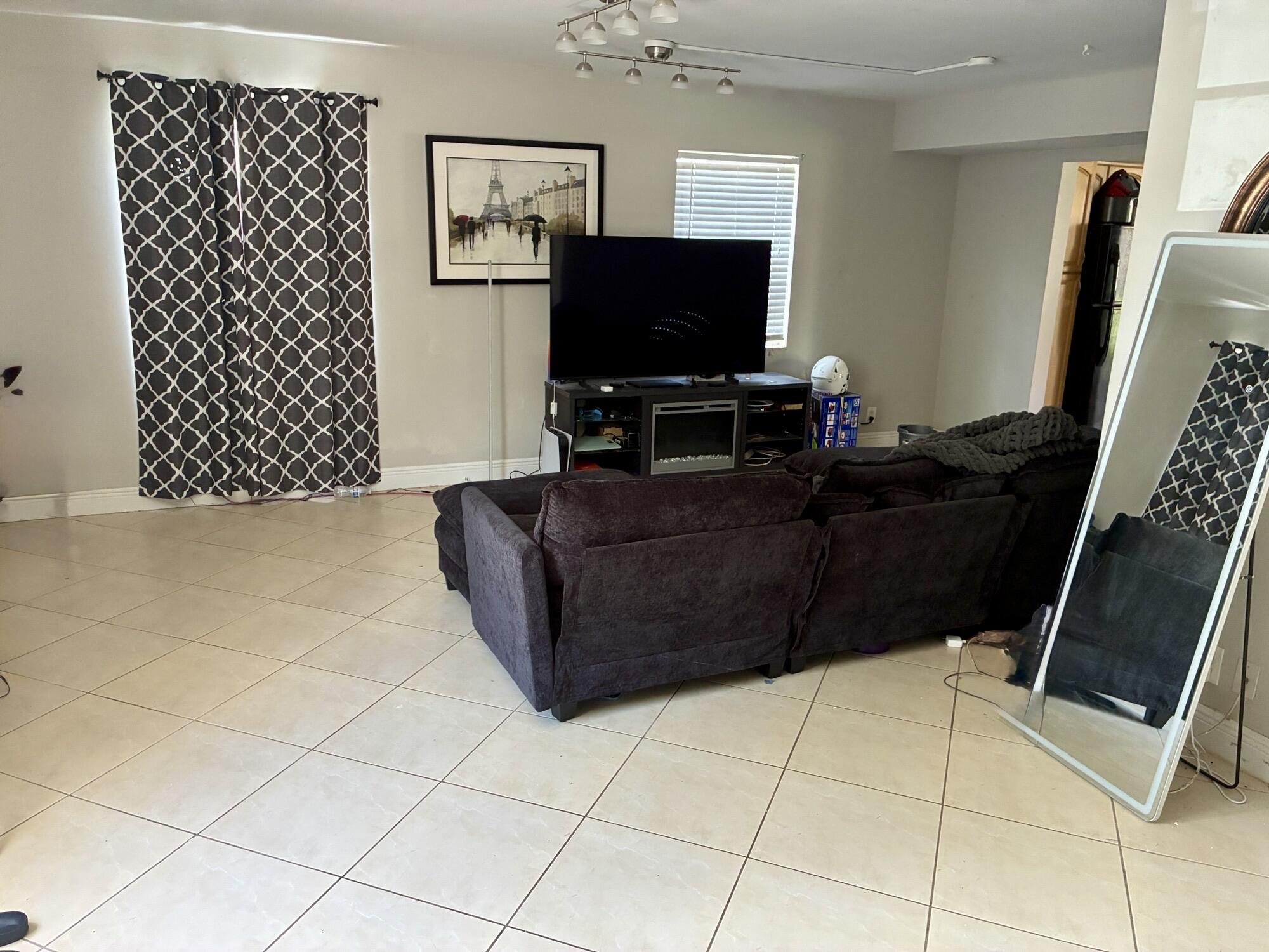 3056 RIVERSIDE # 1C — Photo 2