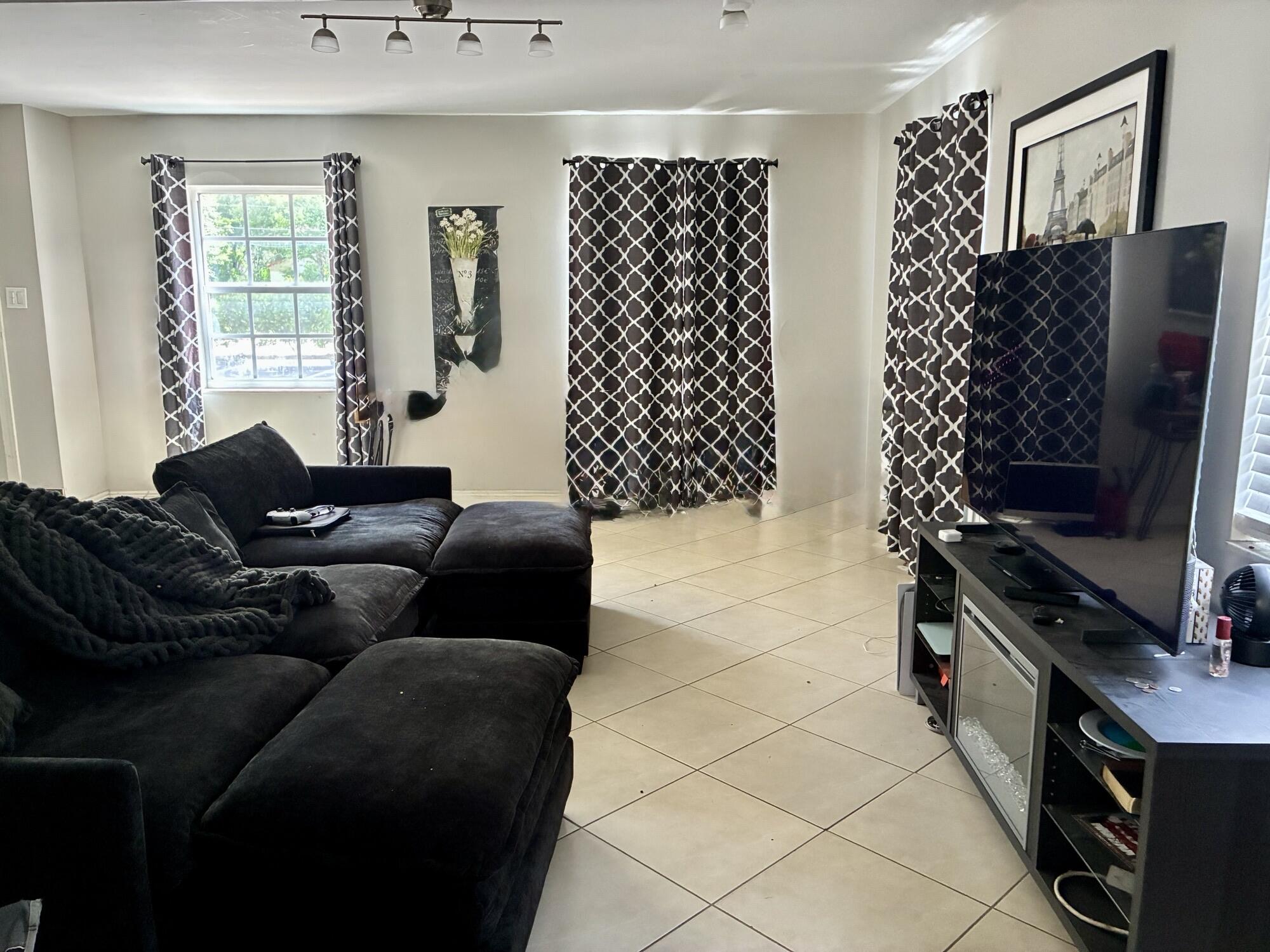 3056 RIVERSIDE # 1C — Photo 3