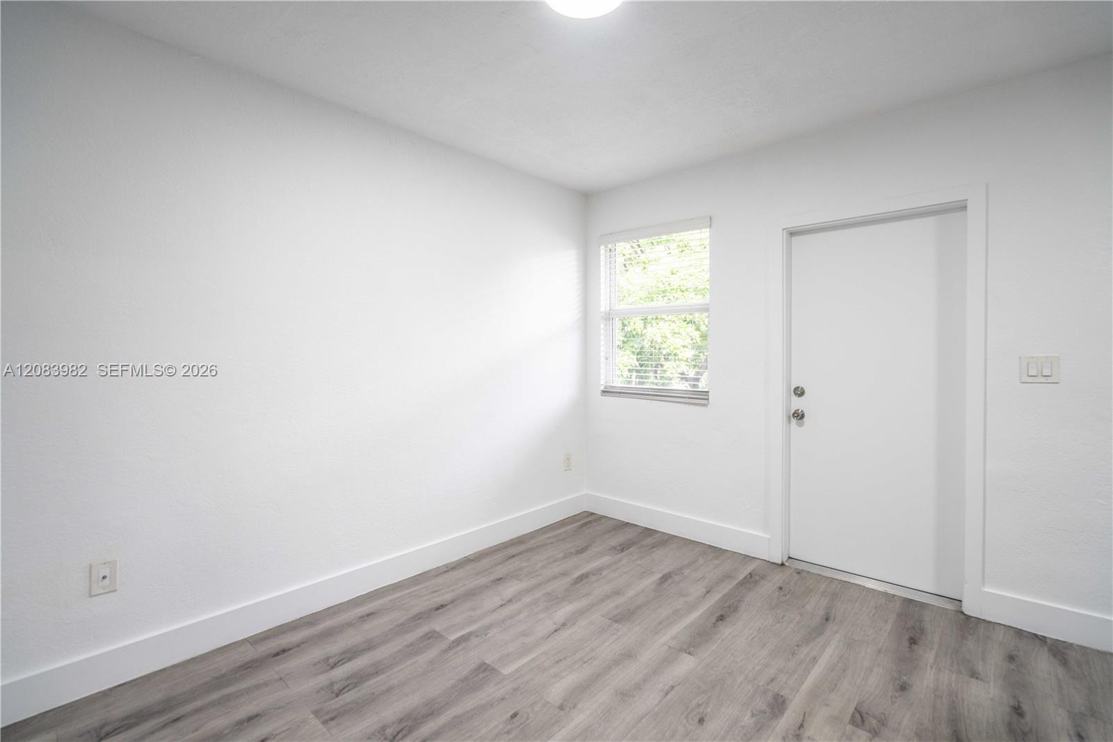 1950 NW 2nd Ct # 11 — Photo 5