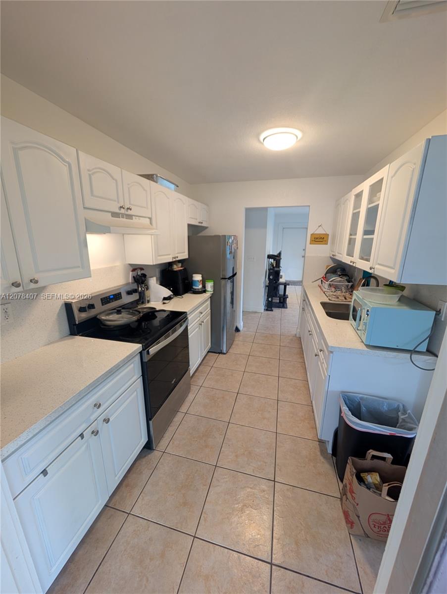 225 NW 53rd St # R — Photo 4